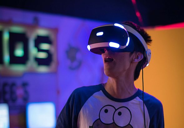 tech-technology-vr-vr-headset-headset-boy-1629858-pxhere.com